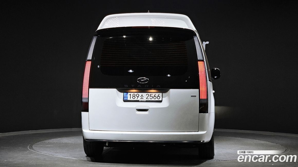 Hyundai Staria 4WD Lounge 7-Seater, 2023