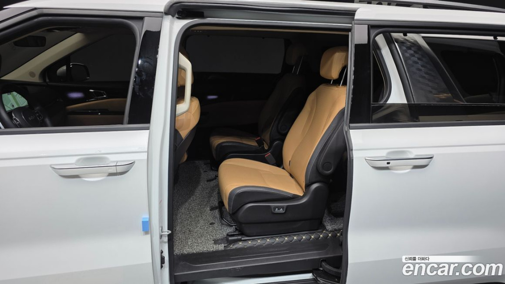 Kia Carnival 9-Seater Signature, 2023
