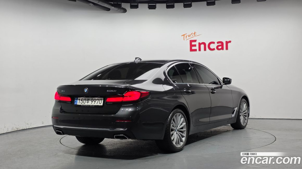 BMW 5-Series 530i xDrive Luxury, 2023