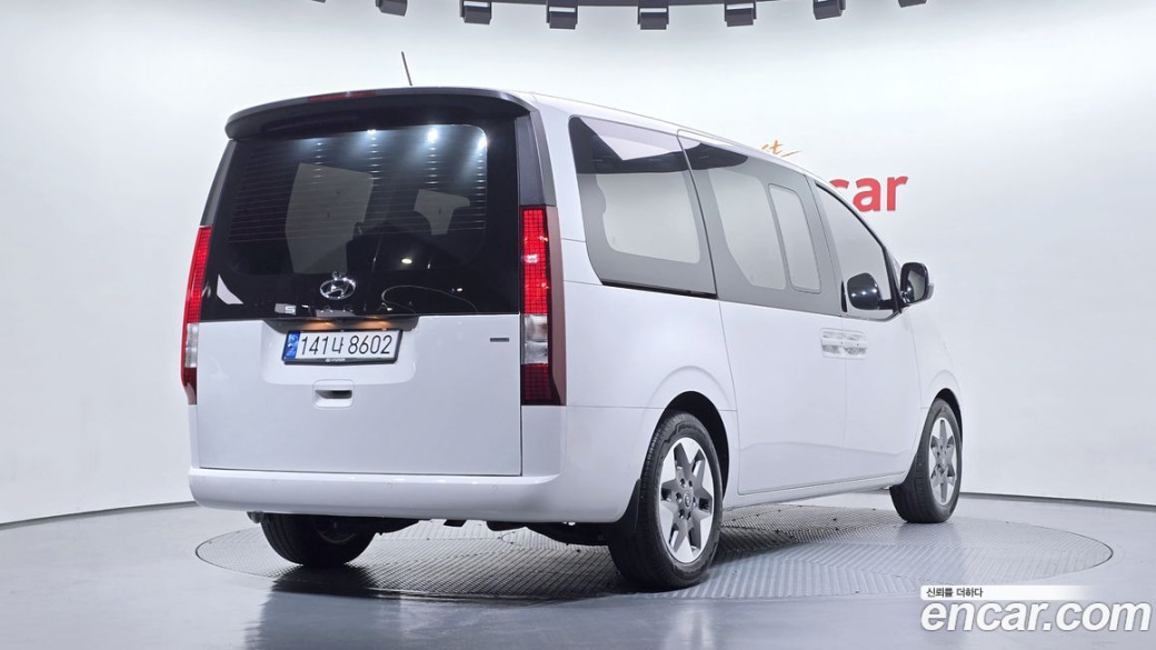 Hyundai Staria 4WD Tourer 9-Seater, 2023