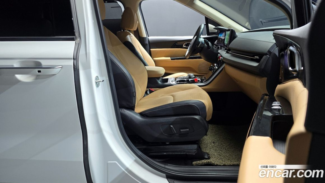 Kia Carnival 9-Seater Signature, 2023