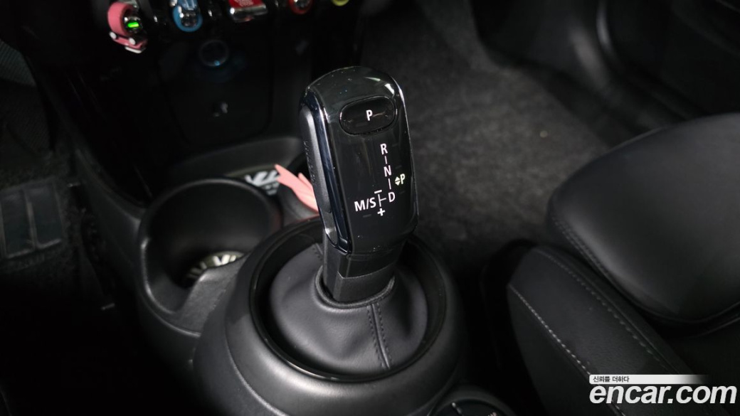 Mini Cooper Classic Plus Launch Pack, 2023