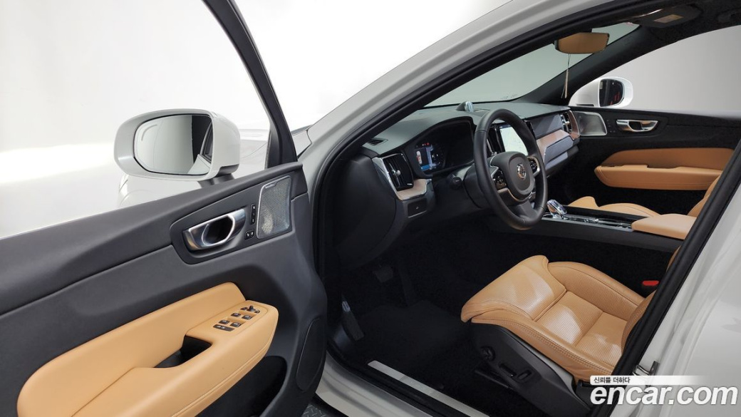 Volvo XC60 B6 Ultra Bright, 2025