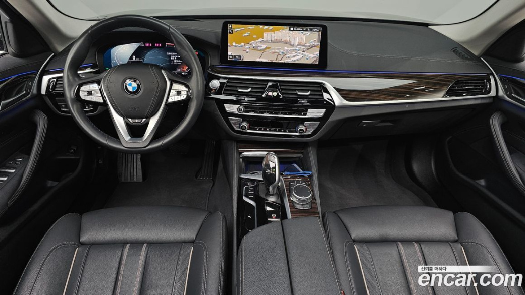 BMW 5-Series 520i Luxury, 2022