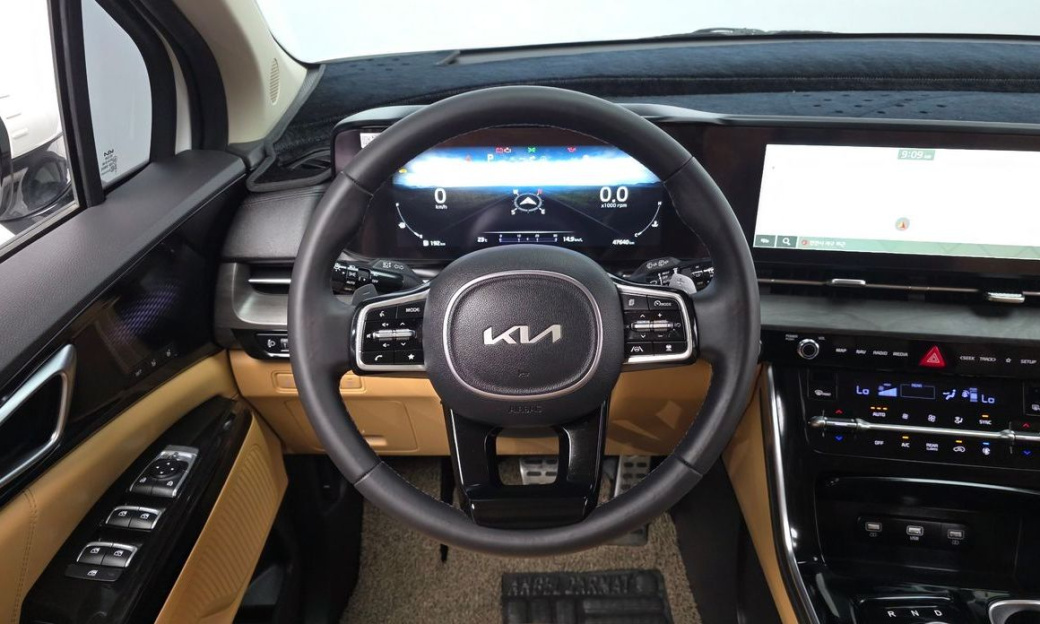 Kia Carnival 7-Seater Signature, 2023