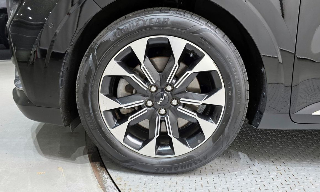 Kia Carnival 7-Seater Outdoor, 2023