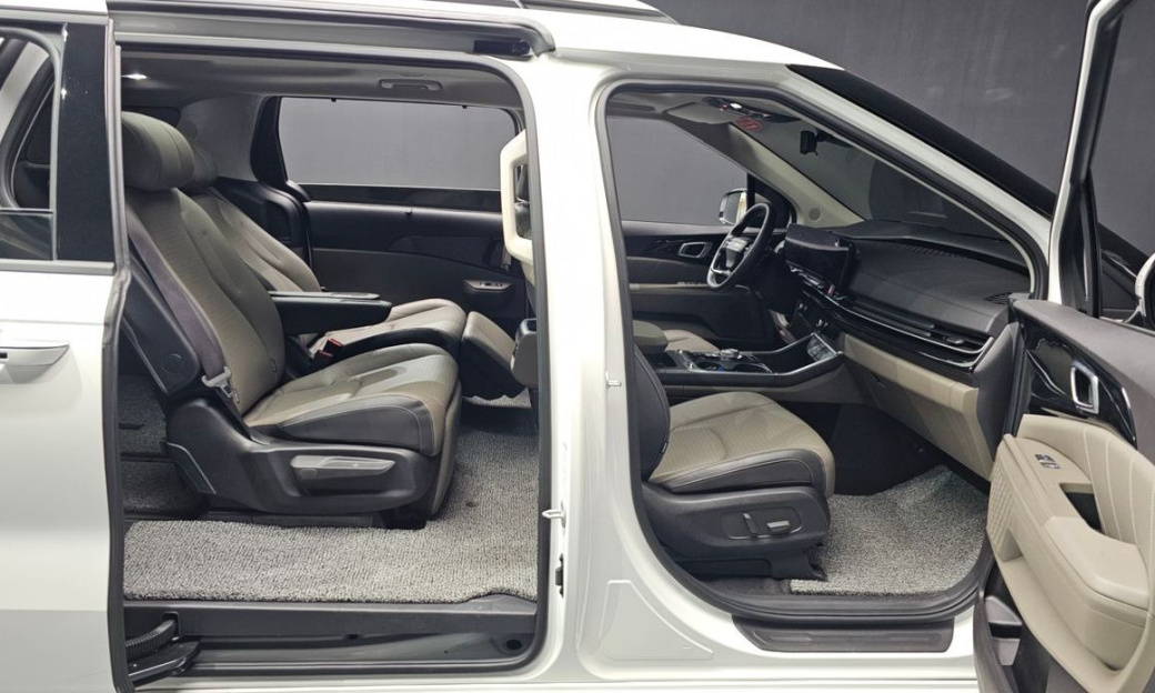 Kia Carnival 7-Seater Signature, 2025