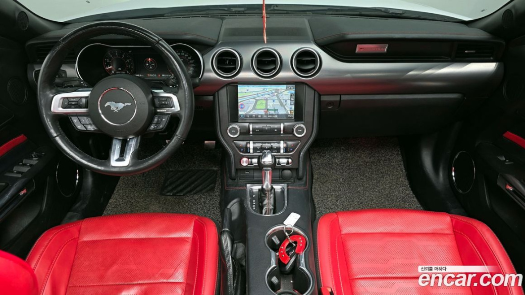 Ford Mustang Convertible, 2021