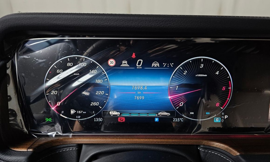 Mercedes-Benz G-Class G450d, 2025