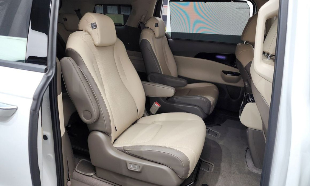 Kia Carnival 9-Seater Signature, 2023