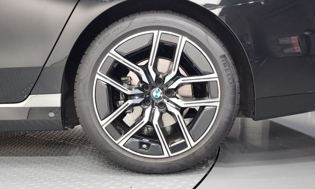 BMW 7-Series 740d xDrive M Sport, 2025