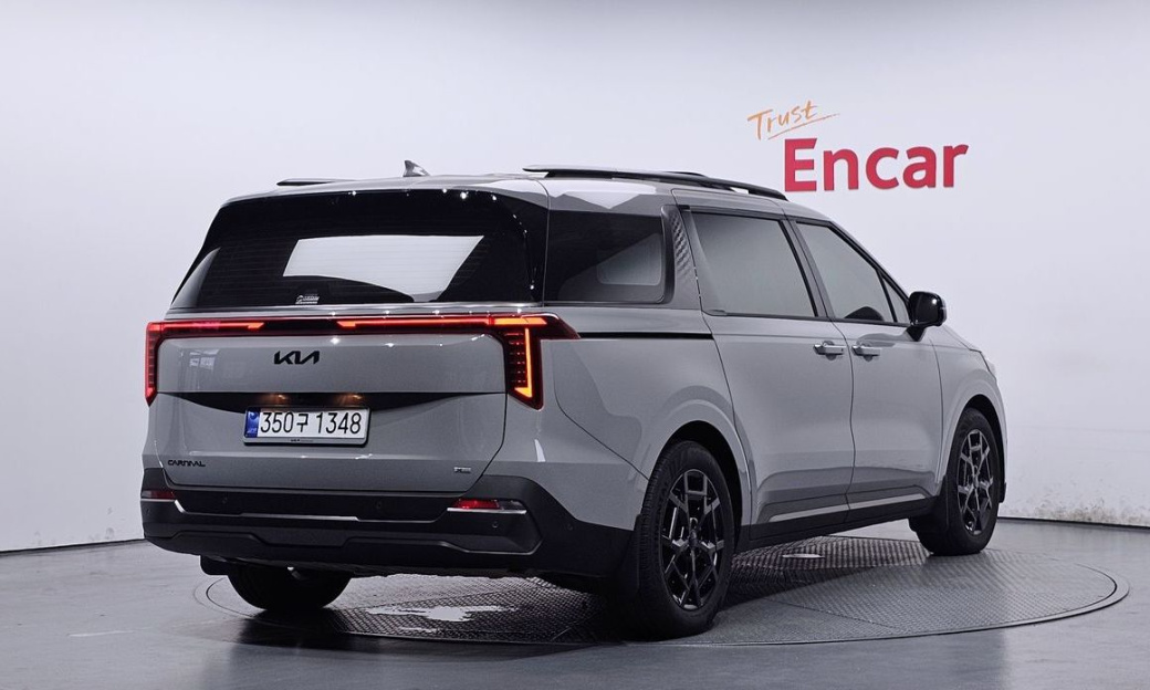Kia Carnival 7-Seater Gravity, 2025