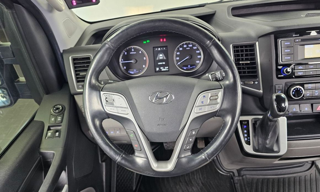 Hyundai Solati 15-seater, 2022