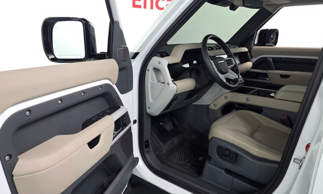 Land Rover Defender 110 D250 SE, 2024