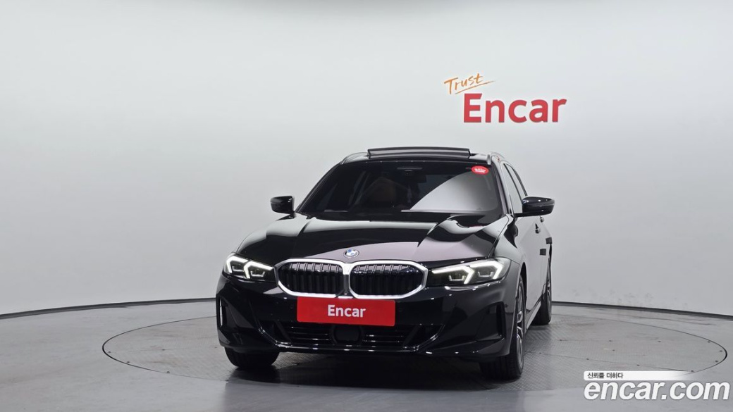BMW 3-Series 320i Touring, 2023