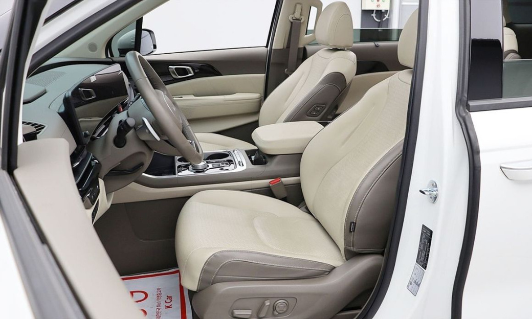 Kia Carnival 9-Seater Signature, 2024