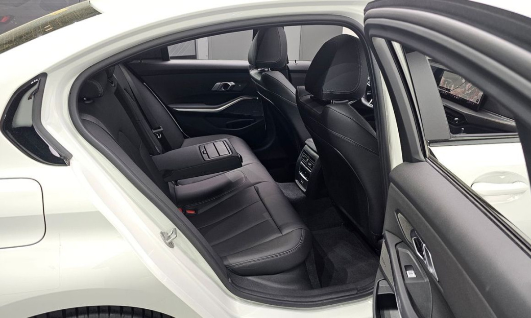BMW 3-Series 320i M Sport, 2026