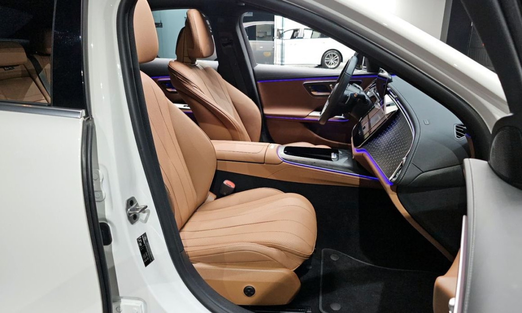 Mercedes-Benz E-Class E220d 4MATIC Exclusive, 2024