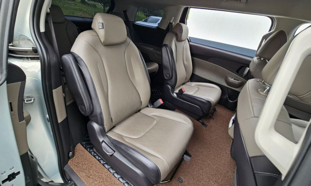 Kia Carnival 9-Seater Prestige, 2025