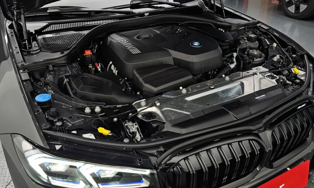 BMW 3-Series 320i M Sport, 2025
