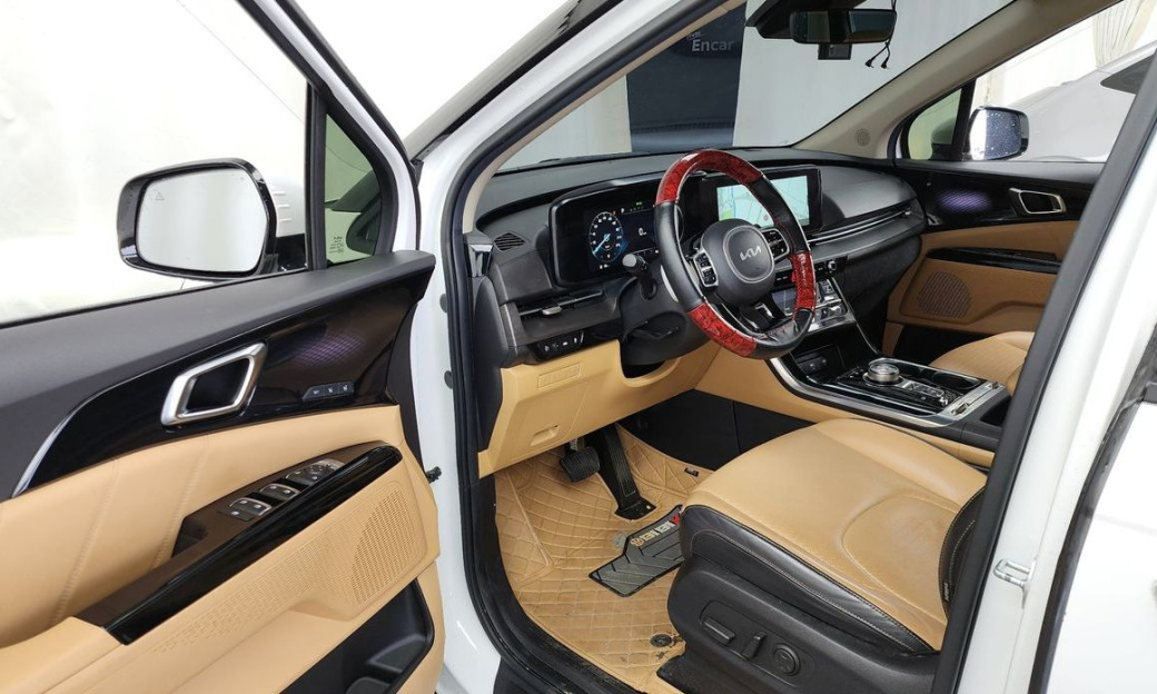 Kia Carnival 7-Seater Signature, 2022