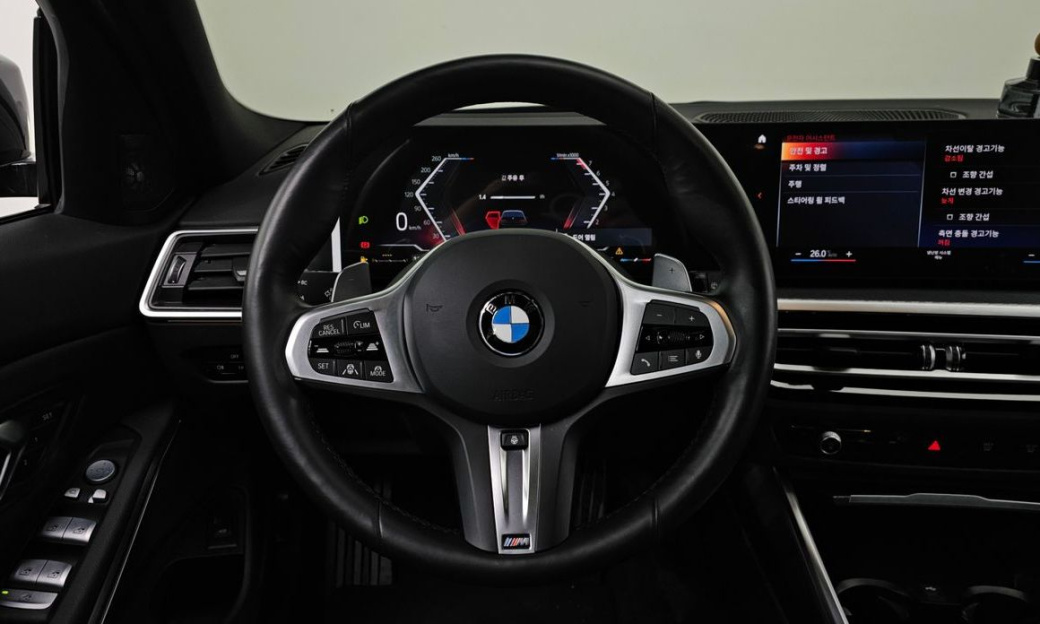 BMW 3-Series 320i Touring M Sports, 2024