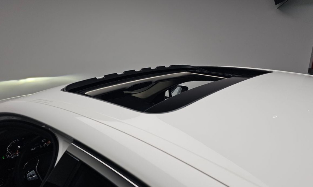 BMW 5-Series 530i Luxury, 2023