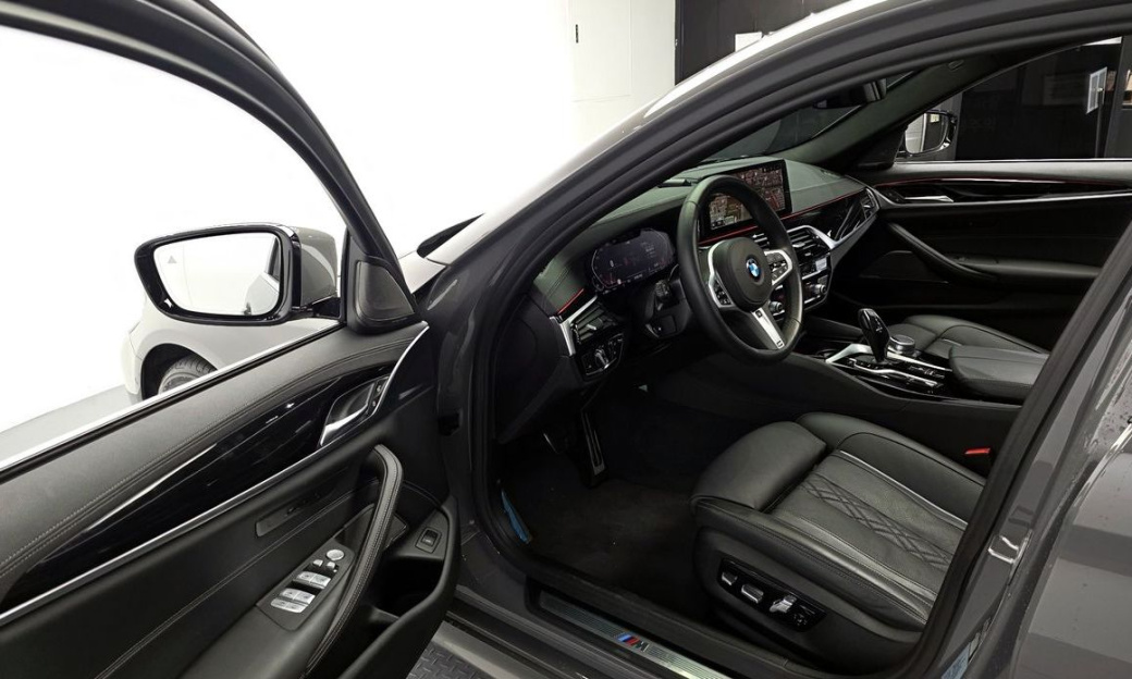 BMW 5-Series 530i M Sport Package, 2022