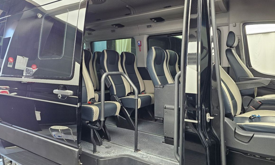 Hyundai Solati 15-seater, 2022
