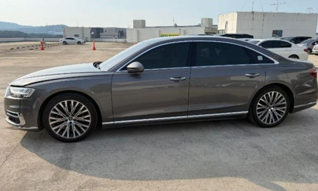 Audi A8 60 TFSI Quattro LWB, 2021