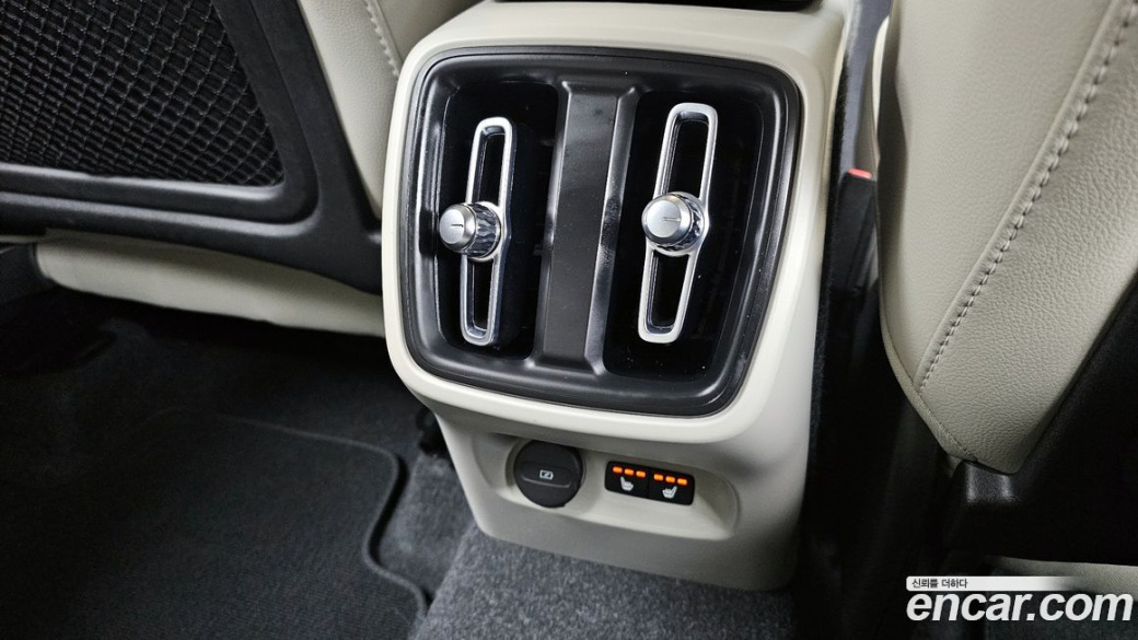Volvo XC40 B4 Ultimate Bright, 2024