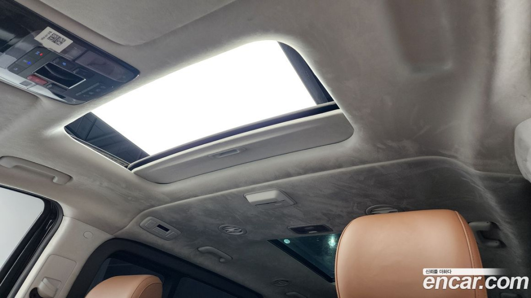 Hyundai Staria 4WD Lounge 7-Seater, 2023