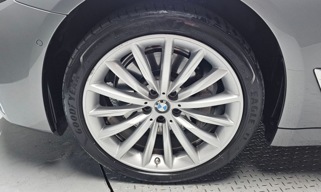 BMW 5-Series 530i xDrive Luxury, 2023
