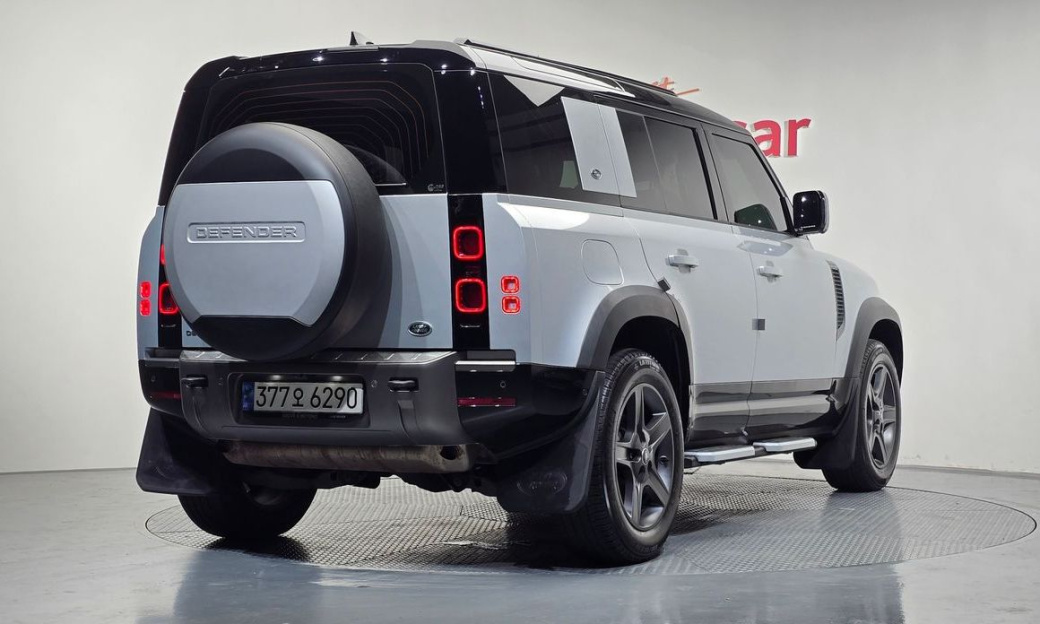 Land Rover Defender 110 P300 X-Dynamic SE, 2023