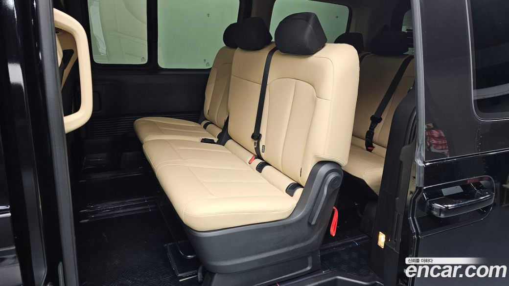 Hyundai Staria 4WD Tourer 9-Seater, 2025