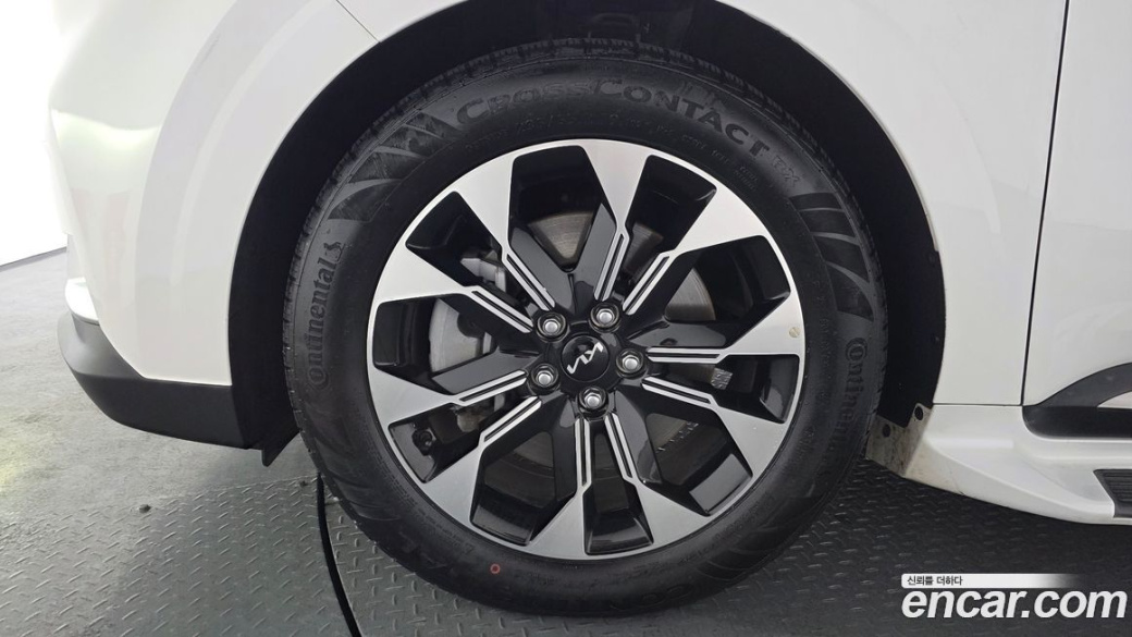 Kia Carnival 7-Seater Signature, 2023