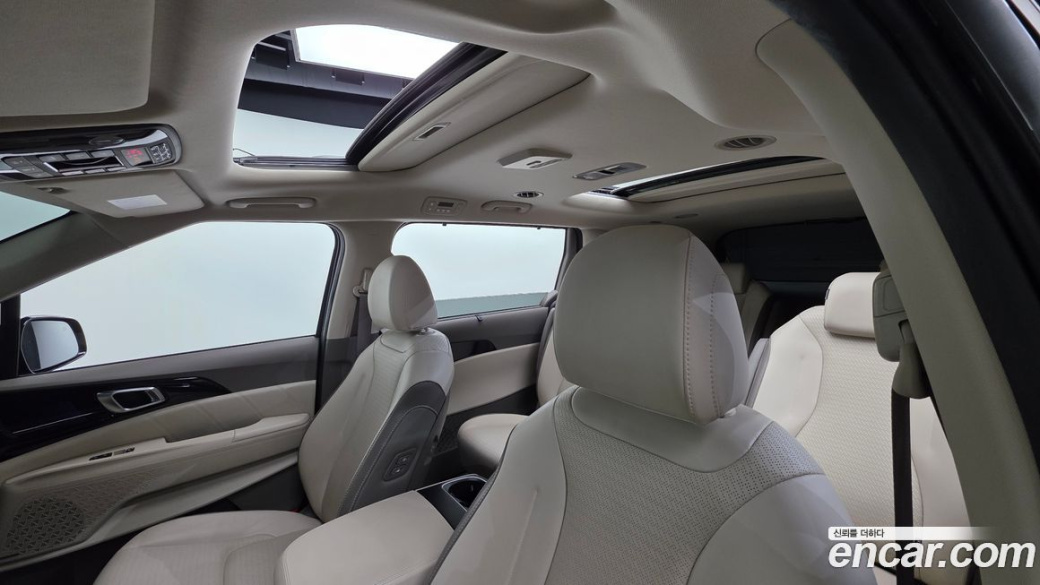 Kia Carnival 9-Seater Gravity, 2025