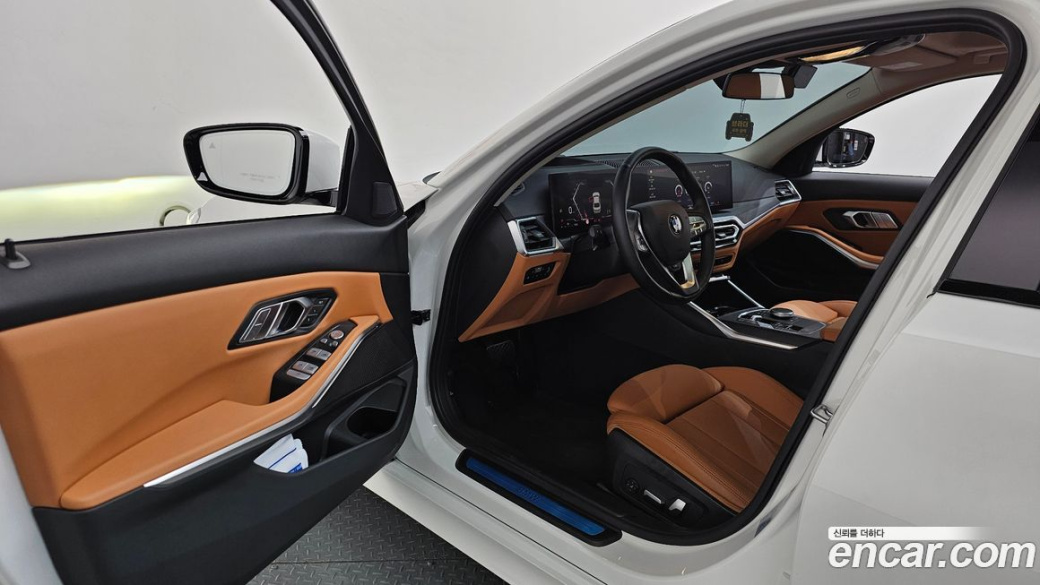 BMW 3-Series 320i, 2023
