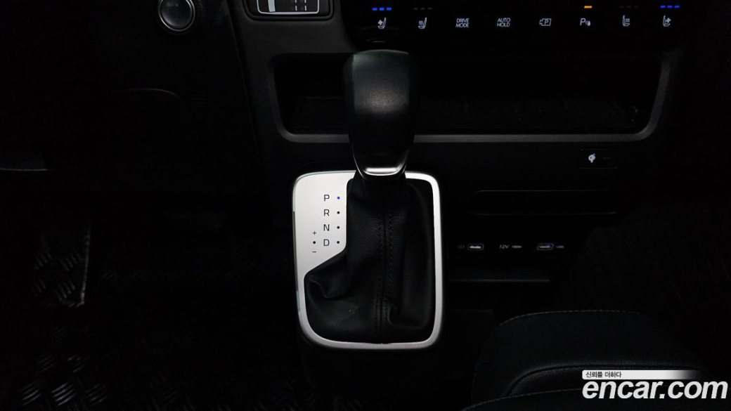 Hyundai Staria Tourer 9-Seater, 2024