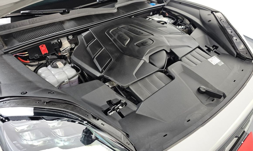 Porsche Cayenne 3.0, 2024
