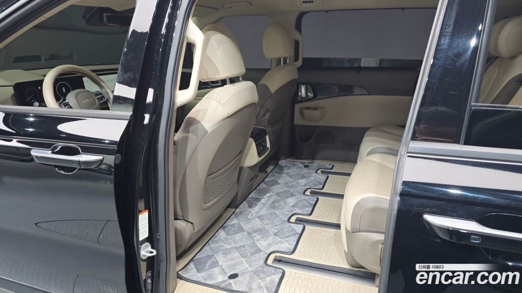 Kia Carnival 7-Seater Signature, 2024