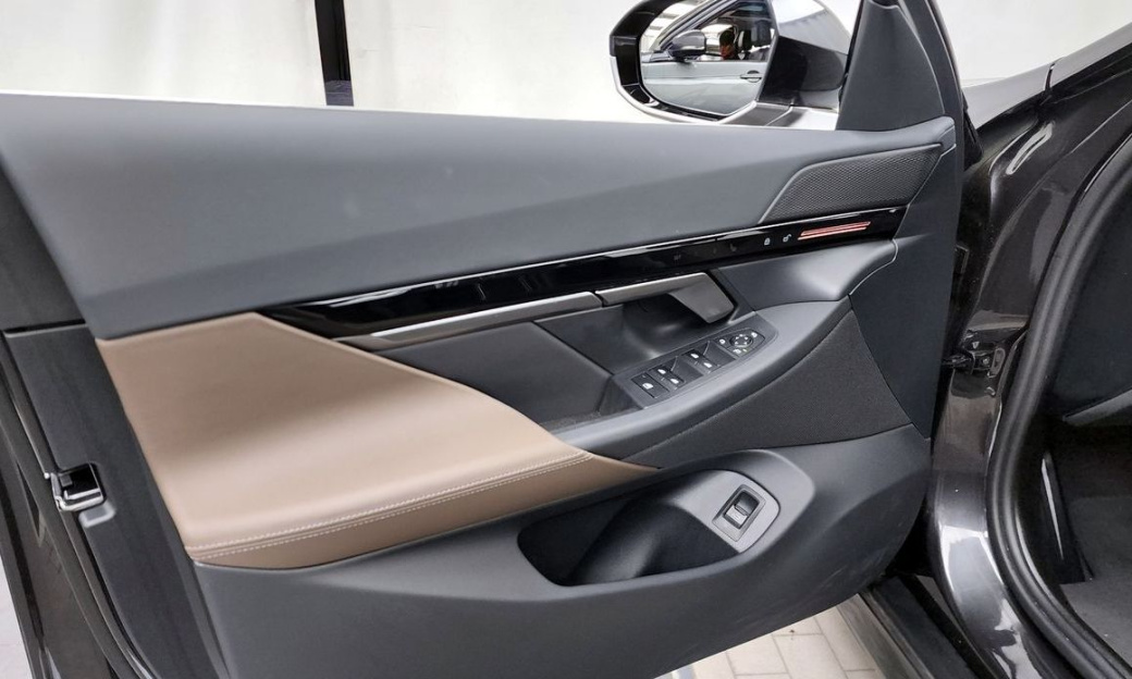 BMW 5-Series 520i, 2024