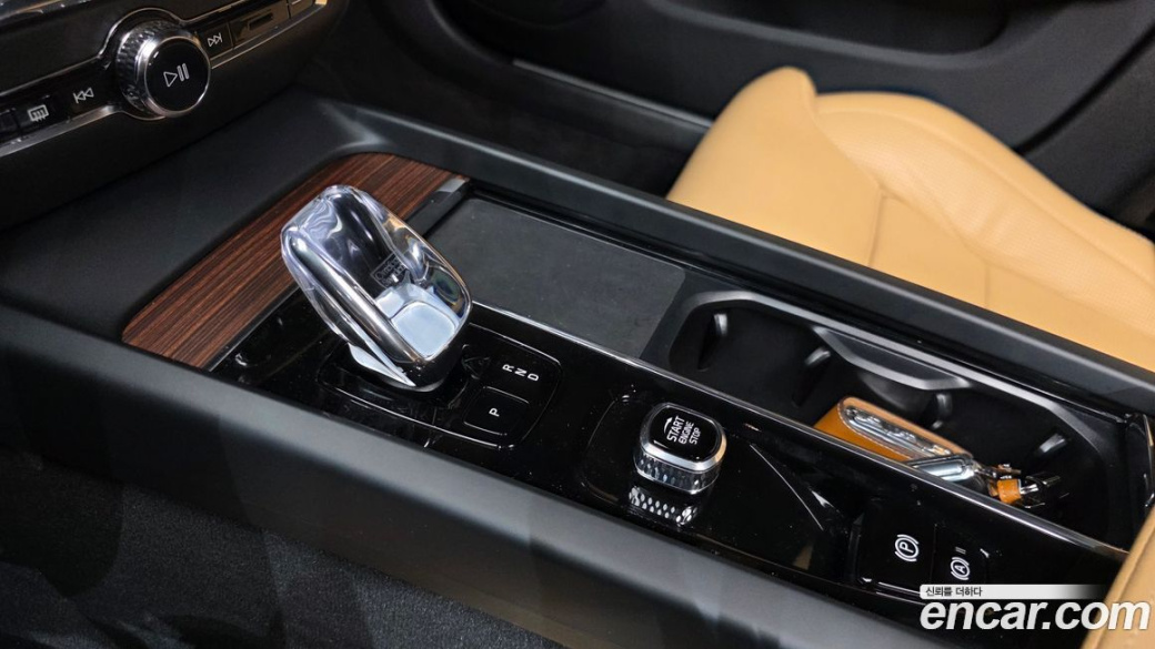 Volvo V60 B5 Ultimate AWD, 2024