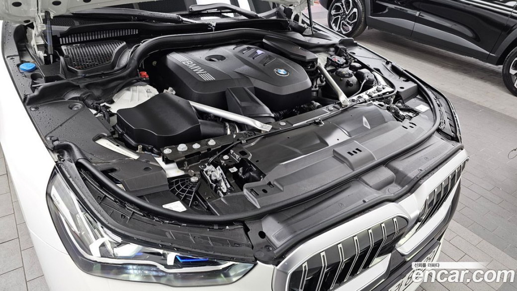 BMW 5-Series 520i M Sport, 2025