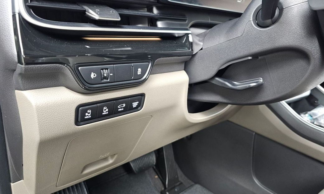 Kia Carnival 7-Seater Signature, 2025
