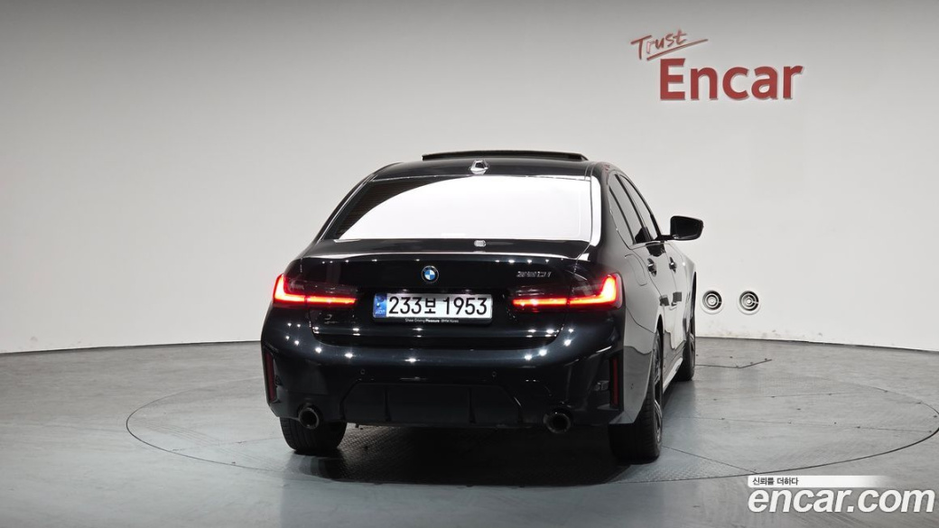 BMW 3-Series 320i M Sport, 2025