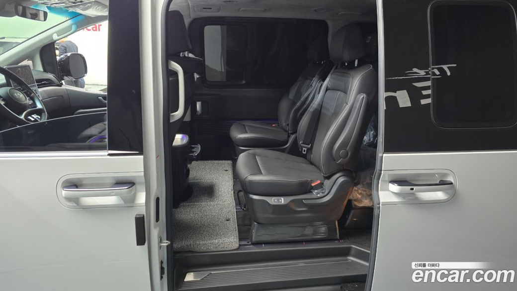 Hyundai Staria 4WD Lounge 9-Seater, 2025
