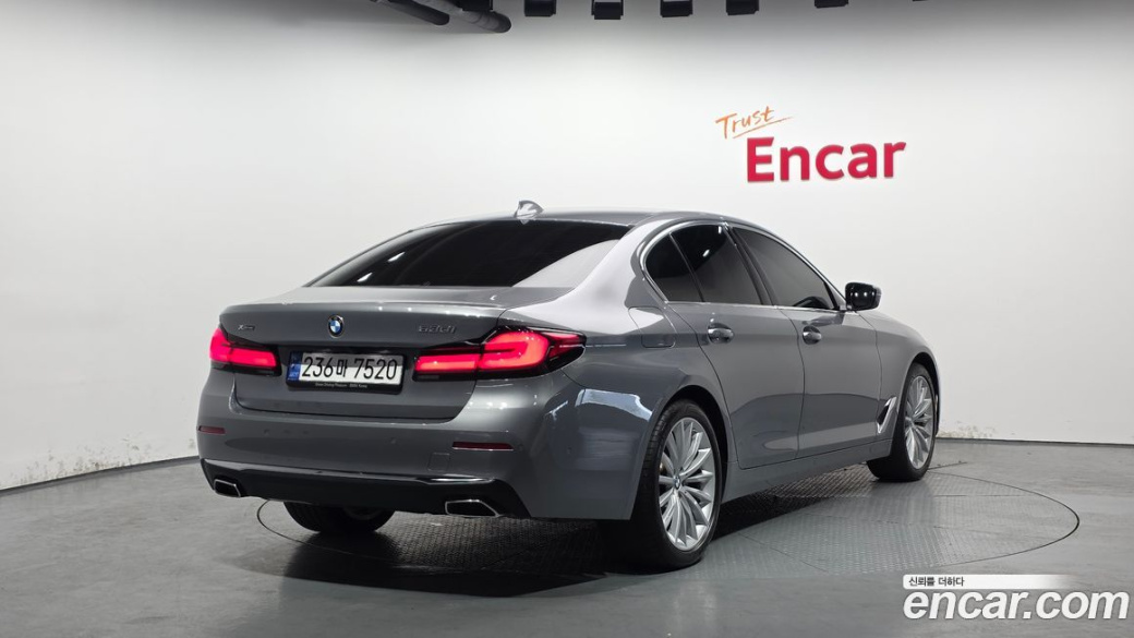 BMW 5-Series 530i xDrive Luxury, 2023