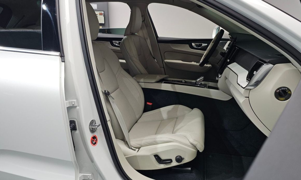 Volvo XC60 B5 Ultra Bright Air Sus, 2026