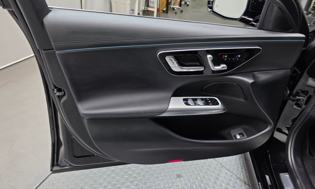 Mercedes-Benz E-Class E200 Avantgarde, 2025